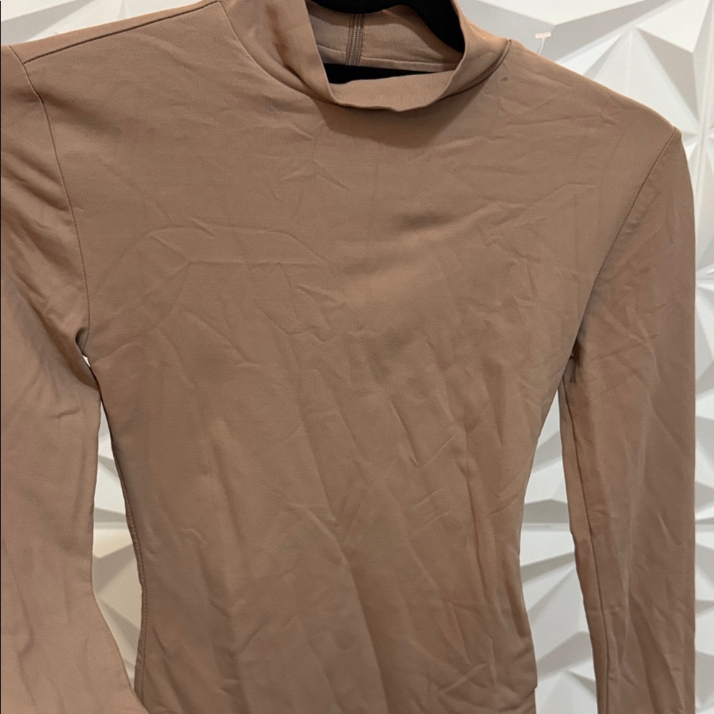 Babaton Taupe Long Sleeve Bodysuit - Picture 3 of 4